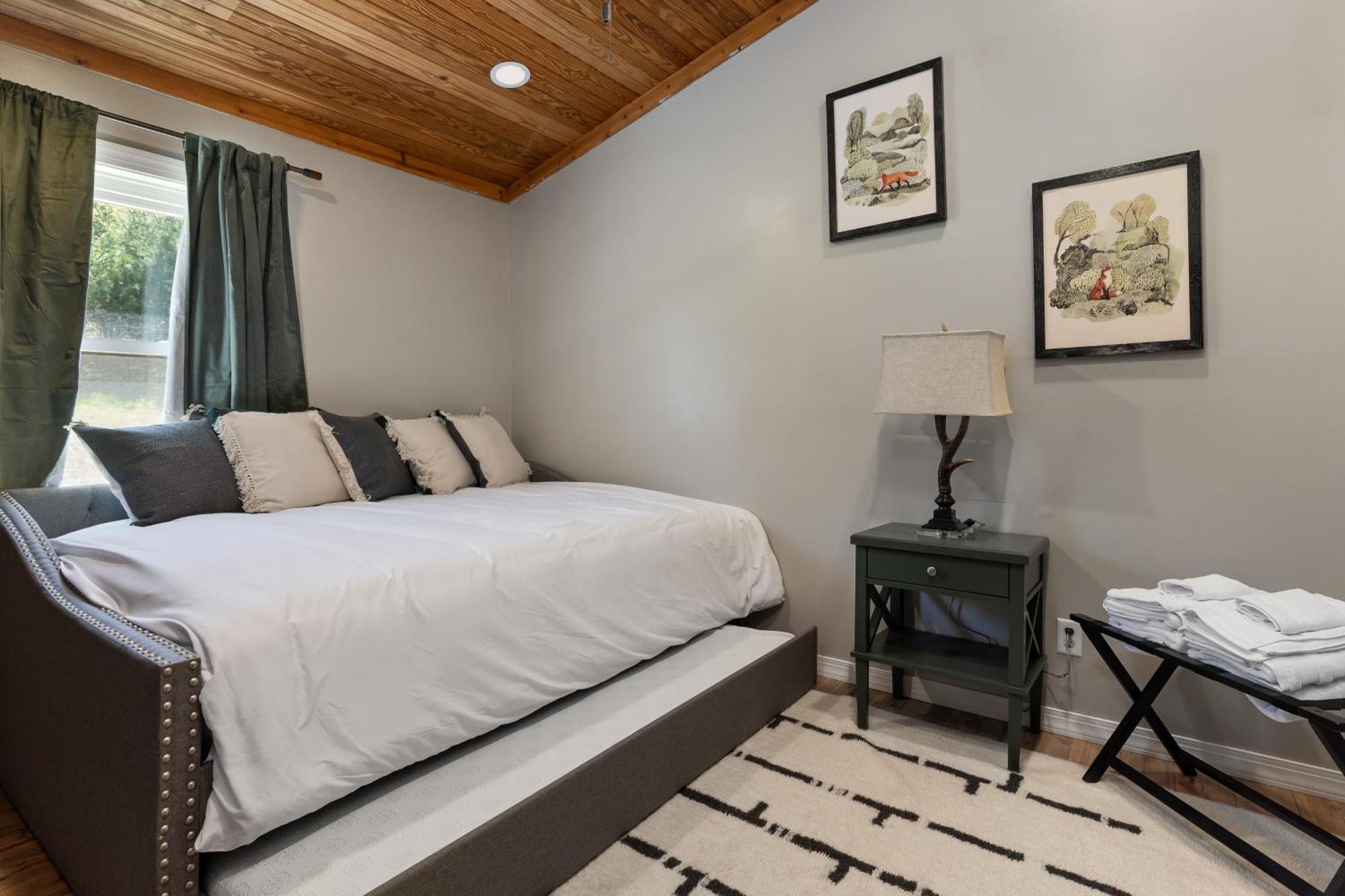 Spacious Cabin Near Hocking Hills And Caves With Hot Tub And Firepit Laurelville Eksteriør billede