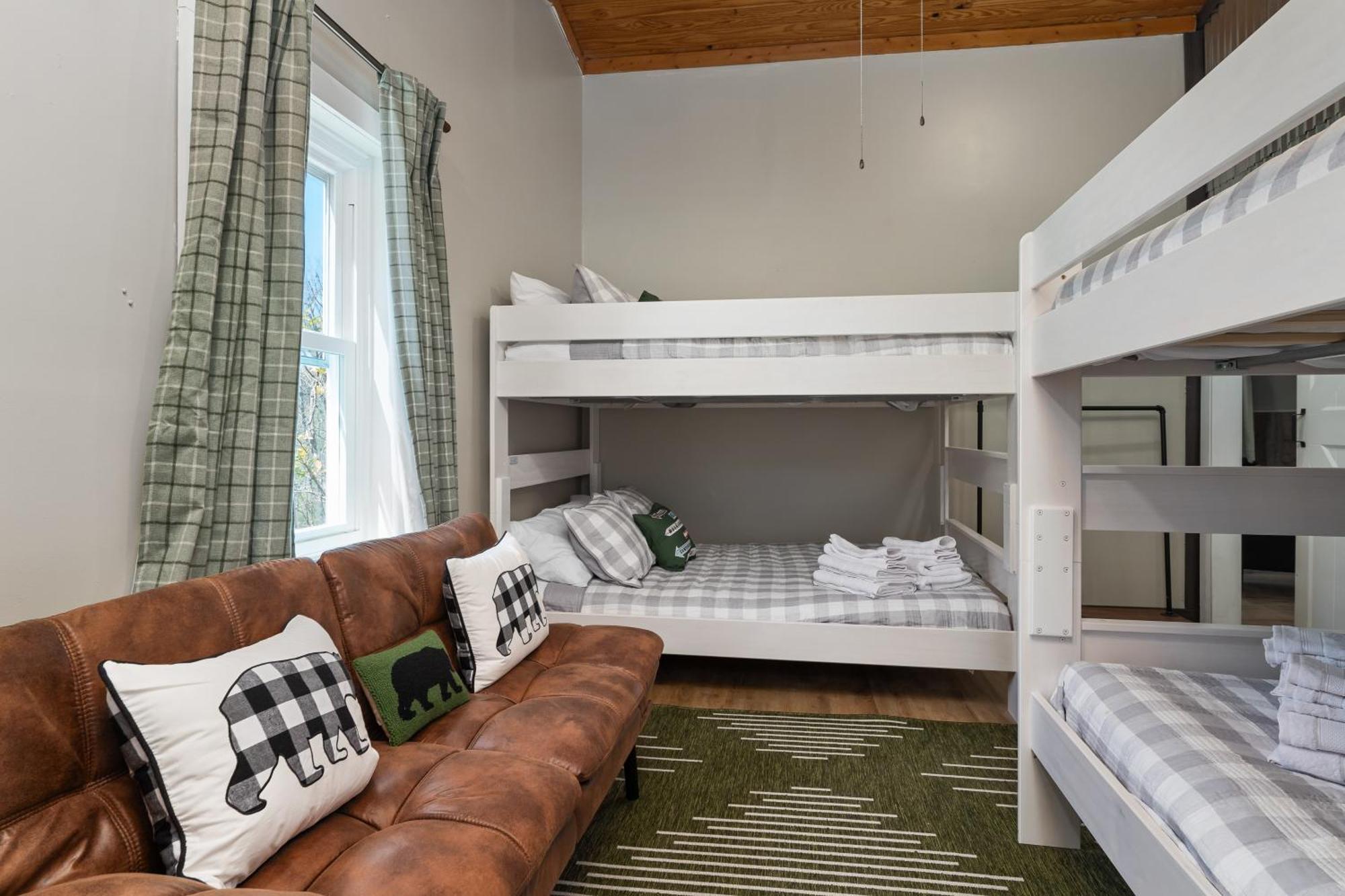 Spacious Cabin Near Hocking Hills And Caves With Hot Tub And Firepit Laurelville Eksteriør billede