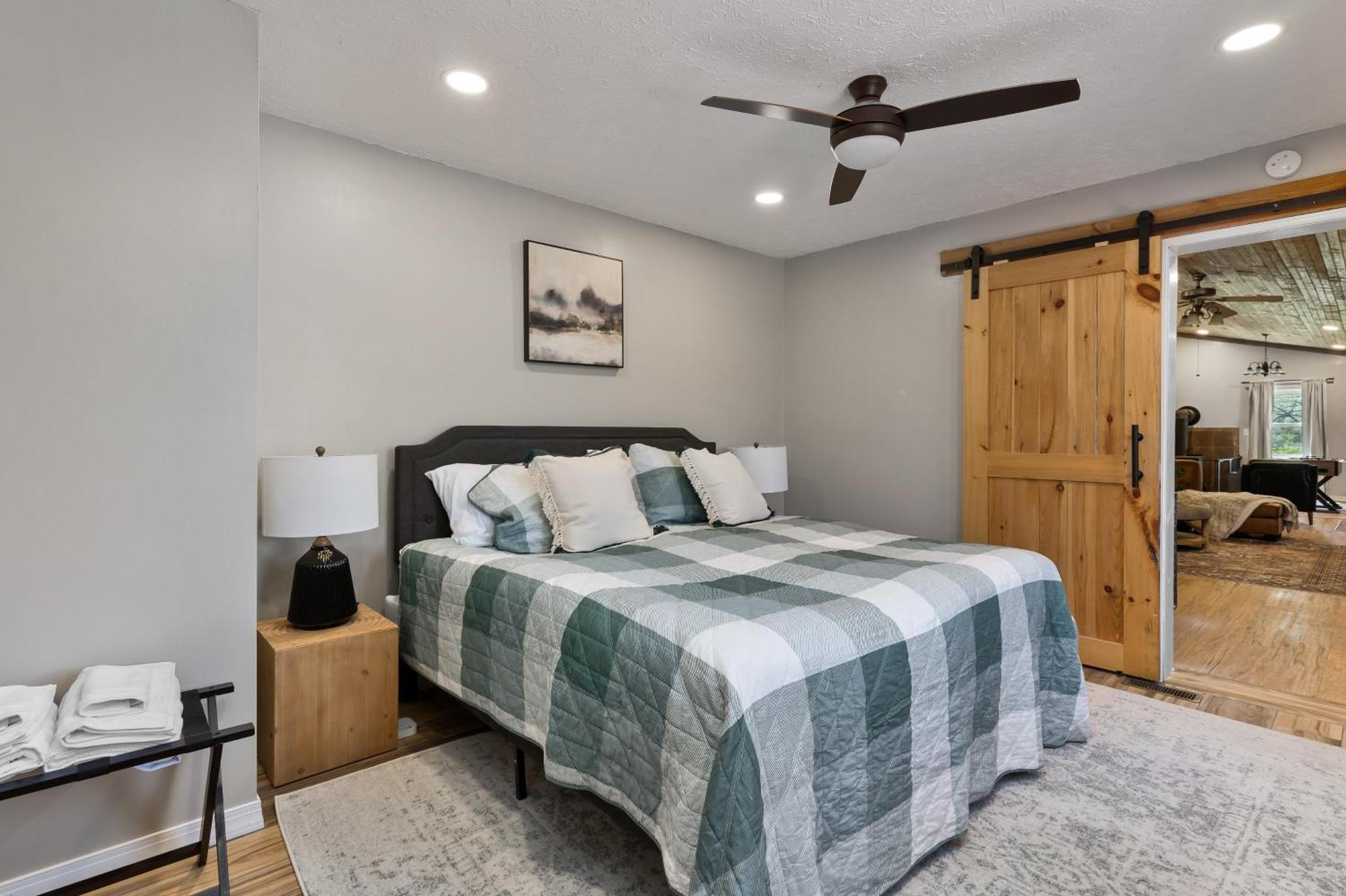 Spacious Cabin Near Hocking Hills And Caves With Hot Tub And Firepit Laurelville Eksteriør billede