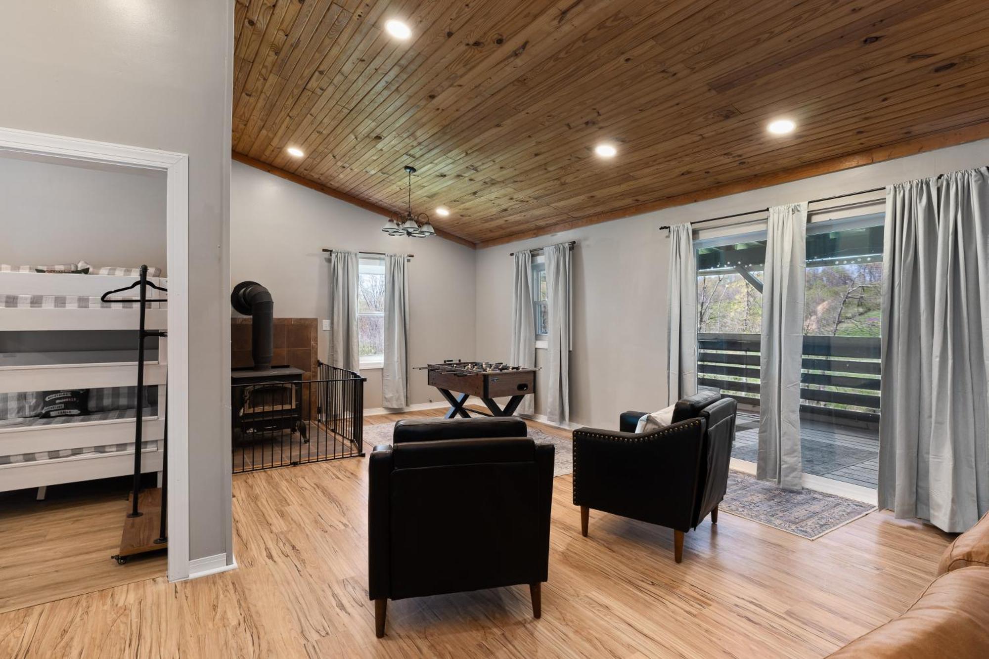 Spacious Cabin Near Hocking Hills And Caves With Hot Tub And Firepit Laurelville Eksteriør billede
