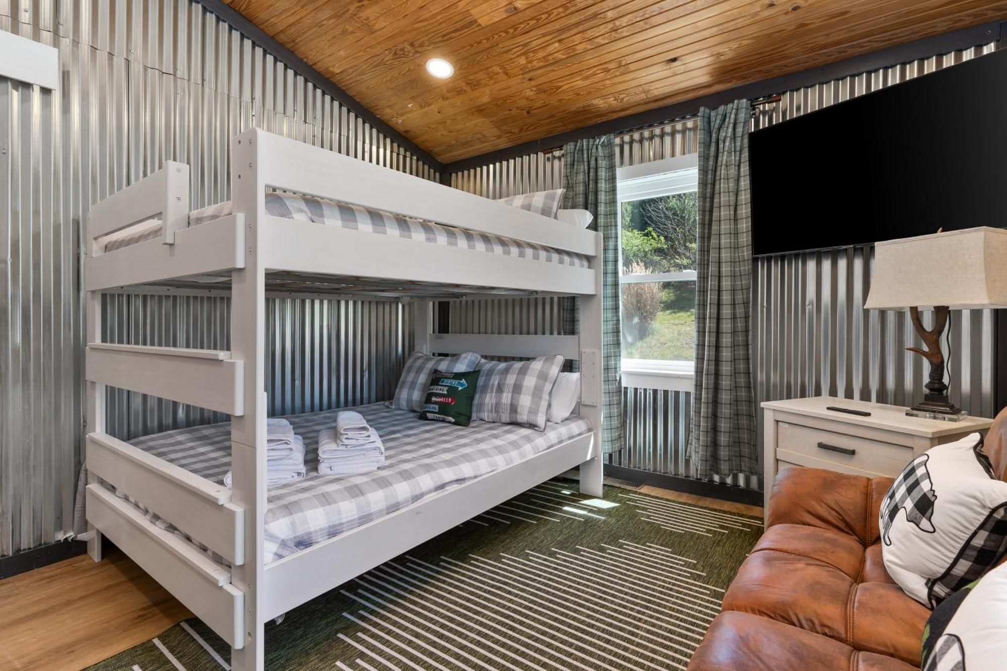 Spacious Cabin Near Hocking Hills And Caves With Hot Tub And Firepit Laurelville Eksteriør billede
