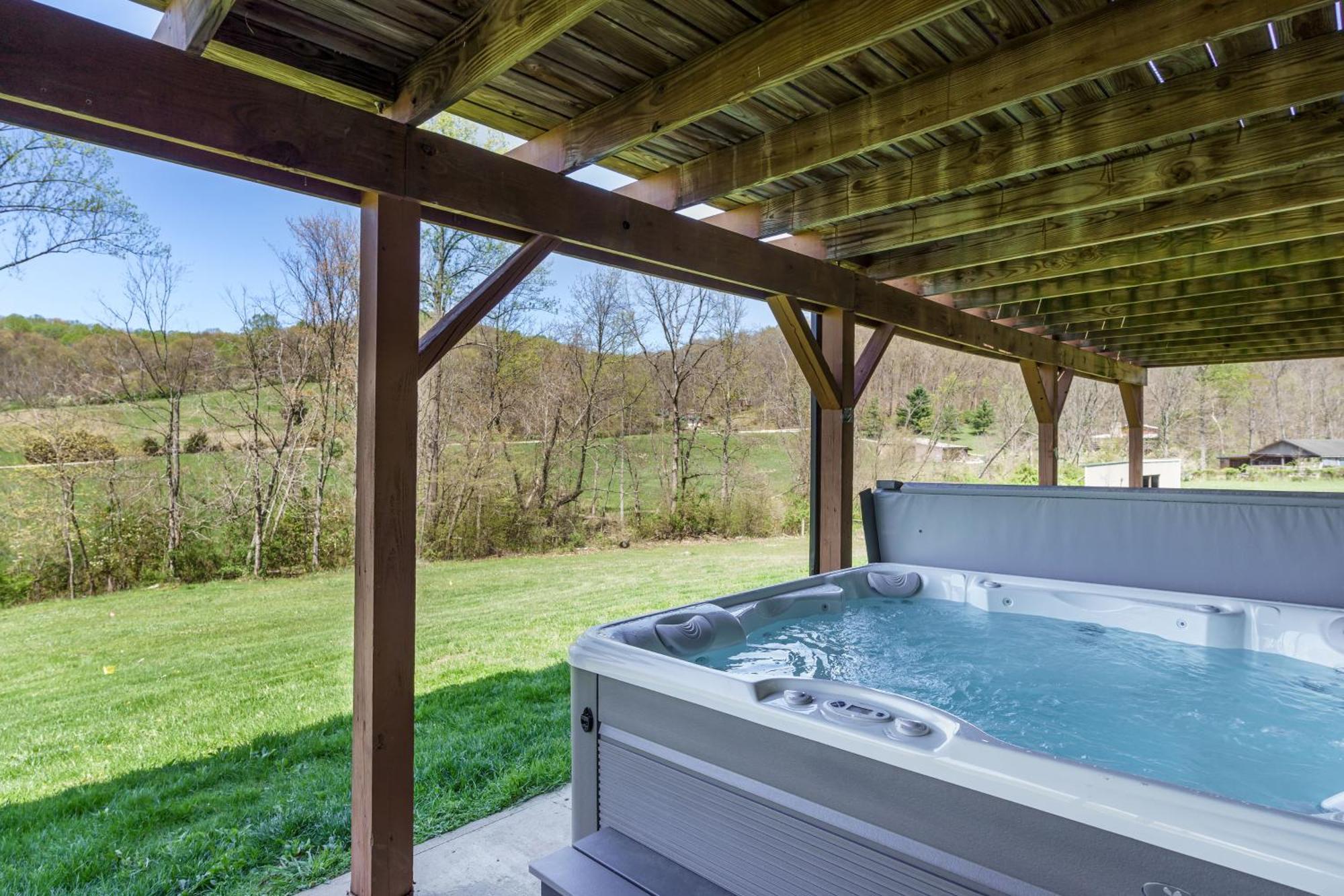 Spacious Cabin Near Hocking Hills And Caves With Hot Tub And Firepit Laurelville Eksteriør billede